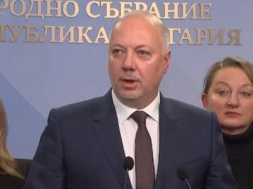 Правителството  подаде оставка преди гласуването на вота на недоверие