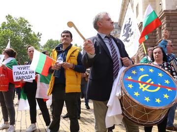 Хиляди протестират срещу еврото