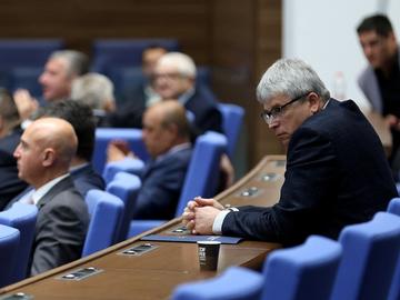 Парламентът освободи управителя на НЗОК Станимир Михайлов