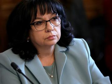 Петкова увери ЕК, че еврото остава ключова цел "въпреки опитите на президента да го отклони"