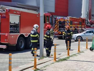 Пожар избухна в най-големия търговски център в Букурещ