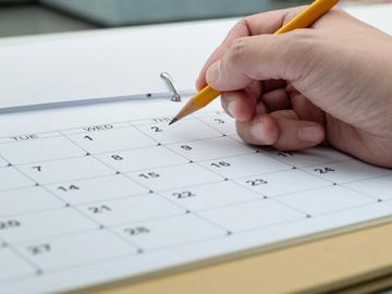 "Почивките струват милиони": Работодатели искат край на удължените уикенди