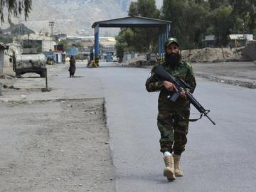 Пакистан бомбардира Кабул и Кандахар