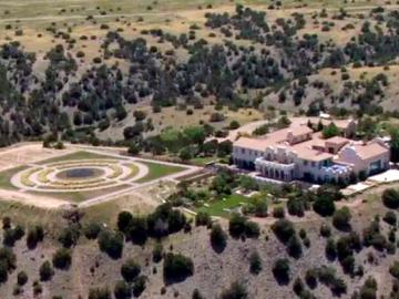 Разследващи влязоха в бивше ранчо на Епстийн в Ню Мексико, търсят заровени тела на момичета