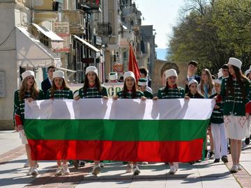 С ученическо шествие в Шумен отбелязаха 150 години Априлско въстание