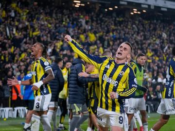 Драма, нерви и гол в 95-ата минута украсиха голямото дерби на Истанбул