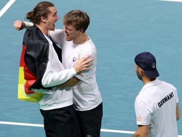 Германия допълни полуфиналното каре за "Дейвис" в среднощен епос с три спасени мачбола