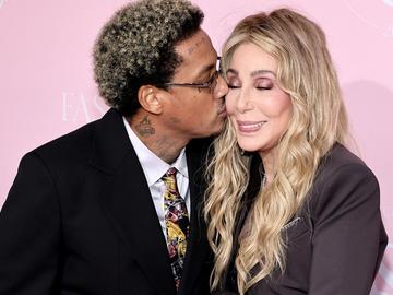 79-годишната Шер ще се омъжи за 39-годишния си приятел Александър Едуардс преди рождения си ден