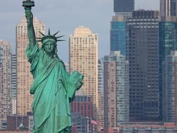 Big Brother: САЩ ще проверяват постовете в социалните мрежи на туристите за последните 5 г.