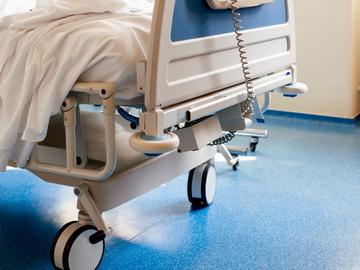 Здравната каса: 3890 са били в казина по време на болничен престой