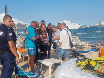 Обвиниха трима за смъртта на 8-годишното дете, паднало при парасейлинг в Несебър