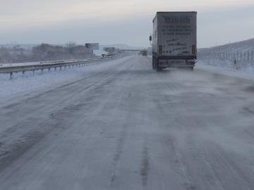 Пътищата в страната са проходими при зимни условия, над 1000 снегорина са работили през нощта