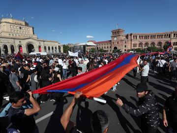 Десетки ранени на антиправителствена демонстрация в арменската столица Ереван