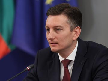 Министър Иван Василев: Мантинелите и Пеевски са само началото