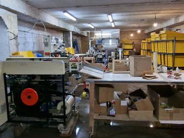 Разкриха най-голямата незаконна фабрика за цигари у нас, маскирана като автоморга