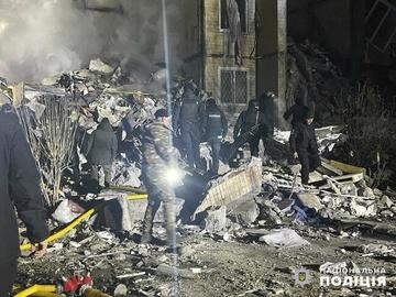 Жертвите в Одеса се увеличиха до 4-ма души, 11 души може да са под развалините, съобщи областният губернатор Олег Кипер