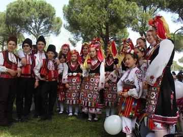 Концерт с усмивка и любов към българския фолклор изнасят ДТА „Пъргавелче“ и АНП „Панайот Волов“