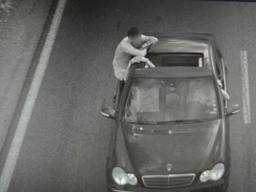 Глобиха пътник в кола, заснет от тол камерите да седи на прозореца