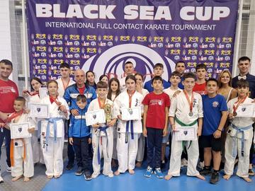 Шуменци спечелиха 14 медала на международния турнир по карате Black Sea Cup