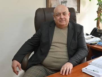 Кметът на Лом се връща в кабинета си след обвинения за купуване на гласове