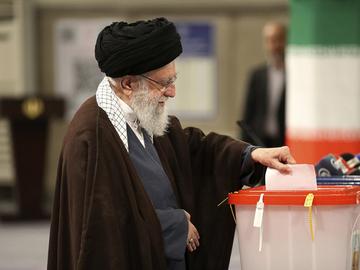 Хардлайнерите в Иран затвърдиха властта си на парламентарния вот, но при рекордно ниска избирателна активност