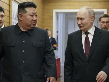 Започна срещата между Путин и Ким след официална церемония на площад "Ким Ир Сен"