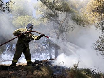 Гръцките власти евакуираха детска болница и дом за възрастни в предградие на град Патра заради пожар
