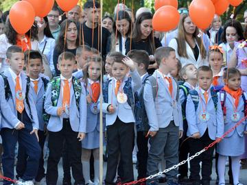 75 първокласници посрещна днес II ОУ “Д-р Петър Берон“