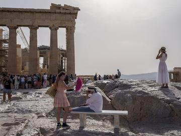 Топлинната вълна в Южна Европа принуди гръцките власти да затворят Акропола за посещения