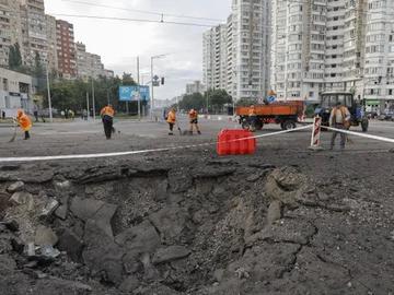 Мощни експлозии в Киев след предупреждение за атака с балистични ракети