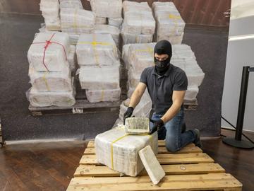 Германия удари рекордни пратки кокаин за 2,6 млрд. евро, сред задържаните е и българин