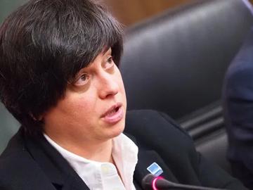 Диана Русинова пита Радев: Кога ще ремонтирате пътищата, като завали сняг ли?