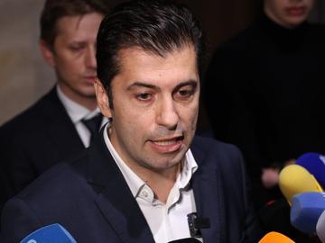 Петков завежда дело срещу Делян Пеевски и Делян Добрев за твърденията, че употребява наркотици