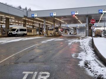 Спряха пропускането на камиони на граничните пунктове със Сърбия и РСМ