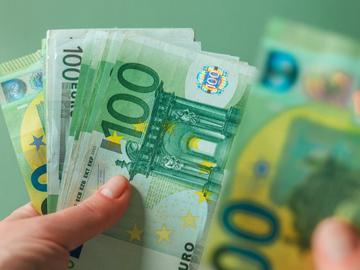 Счетоводител открадна 450 000 евро от две фирми във Враца