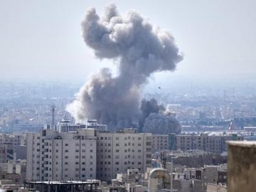 Мощни експлозии избухнаха в центъра на Техеран