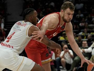 Везенков и Олимпиакос пречупиха Партизан в края за нова победа