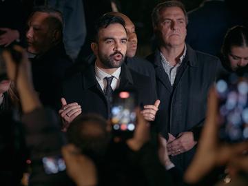 Ню Йорк избира кмет, социалист мюсюлманин е категоричният фаворит