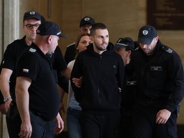 Задържаният в ареста за контрабанда Стефан Димитров е откаран в болница