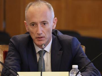 Красимир Вълчев сменя директорите на 400 училища