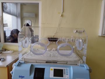 Шуменското Неонатологично отделение получи дарение кувьоз и два апарата