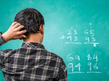 PISA 2025: Българските ученици с нов спад - едва 42% покриват базовото ниво по четене, а по математика - 43%