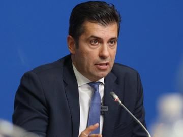 Кирил Петков депозира оставката си в парламента, започва срещи в страната