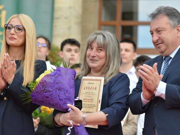 Калина Маринова - заместник-директор по учебната дейност на II ОУ „Д-р П. Берон“.