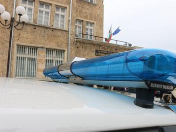 Пияна и неправоспособна 19-годишна шуменка заби колата си в дърво