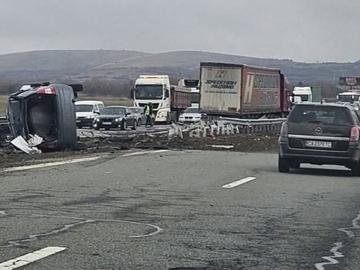 Тир помете кола на магистрала "Струма" преди разклона за Радомир