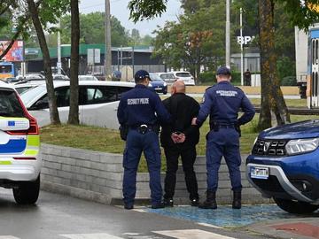 С нож срещу полицаите: Арестуваха рецидивист след серия разбити коли в София