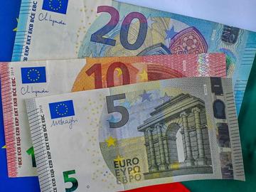 Полицията: Не се доверявайте на хора, предлагащи по-добри условия за обмяна на левове в евро