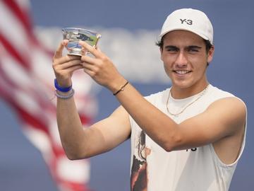 Иван Иванов официално завърши сезона като №1 при юношите