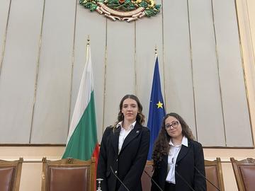 Симона Тодорова (вляво) и Йоана Георгиева.